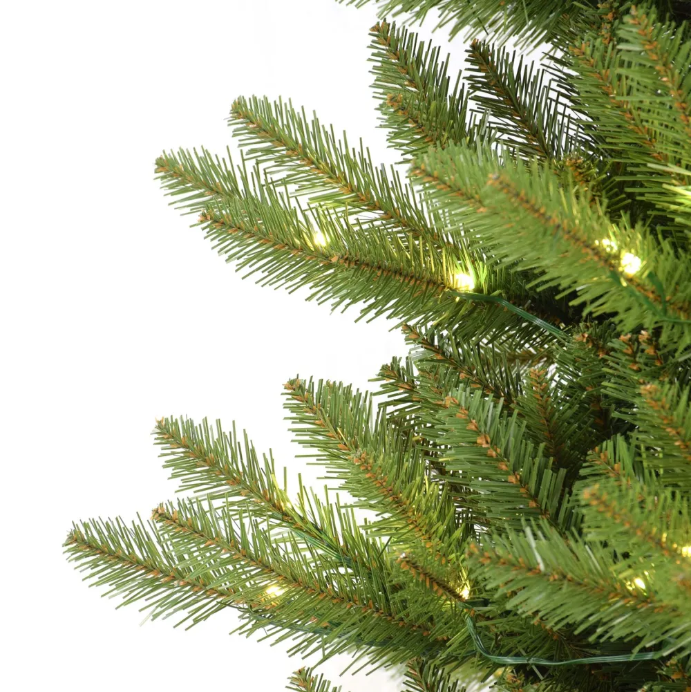 Pre-Lit Christmas Trees*The Holiday Aisle 7' 6" H Green Fir Christmas Tree With 400 Led Lights
