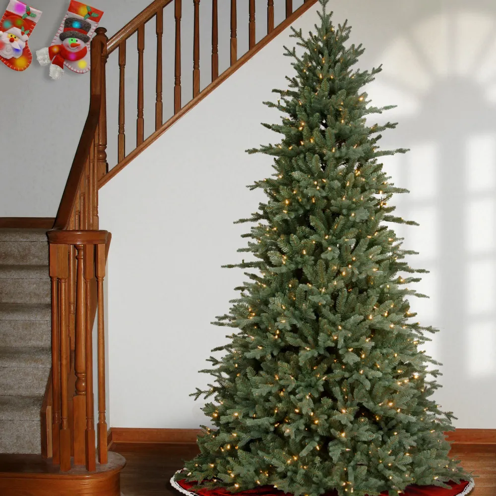Pre-Lit Christmas Trees*The Holiday Aisle 7' 6" H Green Realistic Artificial Spruce Christmas Tree With 650 Lights