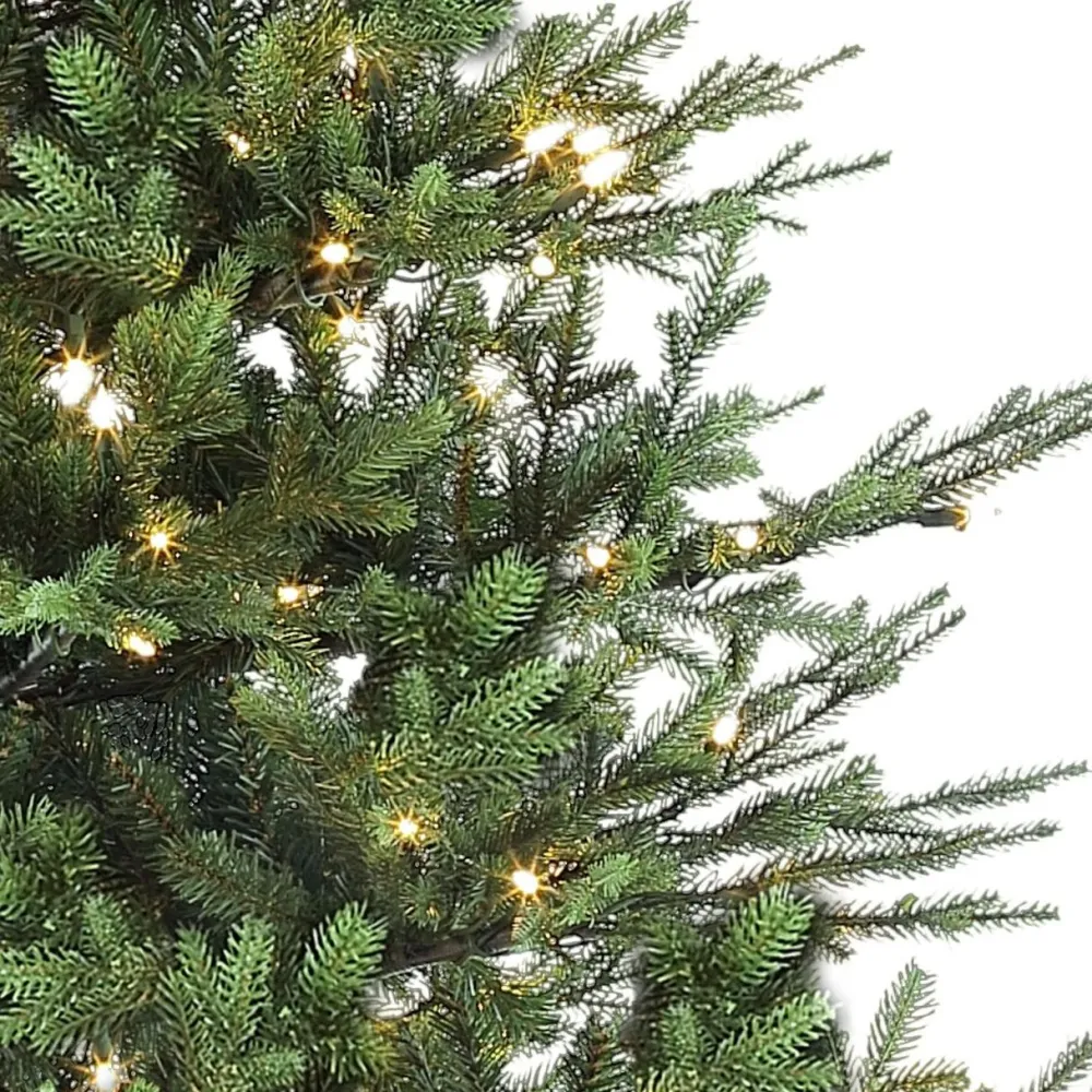 Pre-Lit Christmas Trees*The Holiday Aisle 9' Green Fir Trees Christmas Tree With 800 White Light