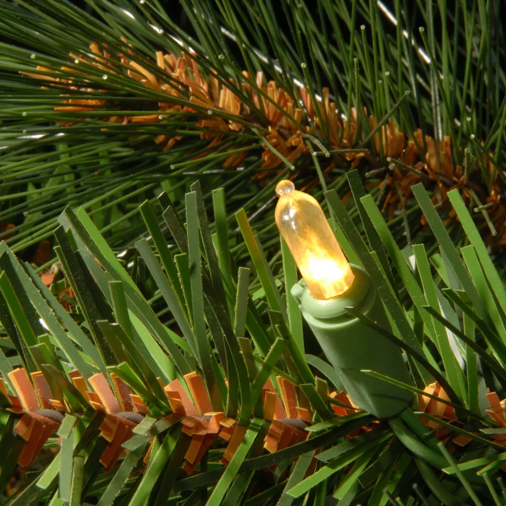 Pre-Lit Christmas Trees*The Holiday Aisle 6.5' Green Pine Artificial Christmas Tree With 650 Clear Lights With Stand