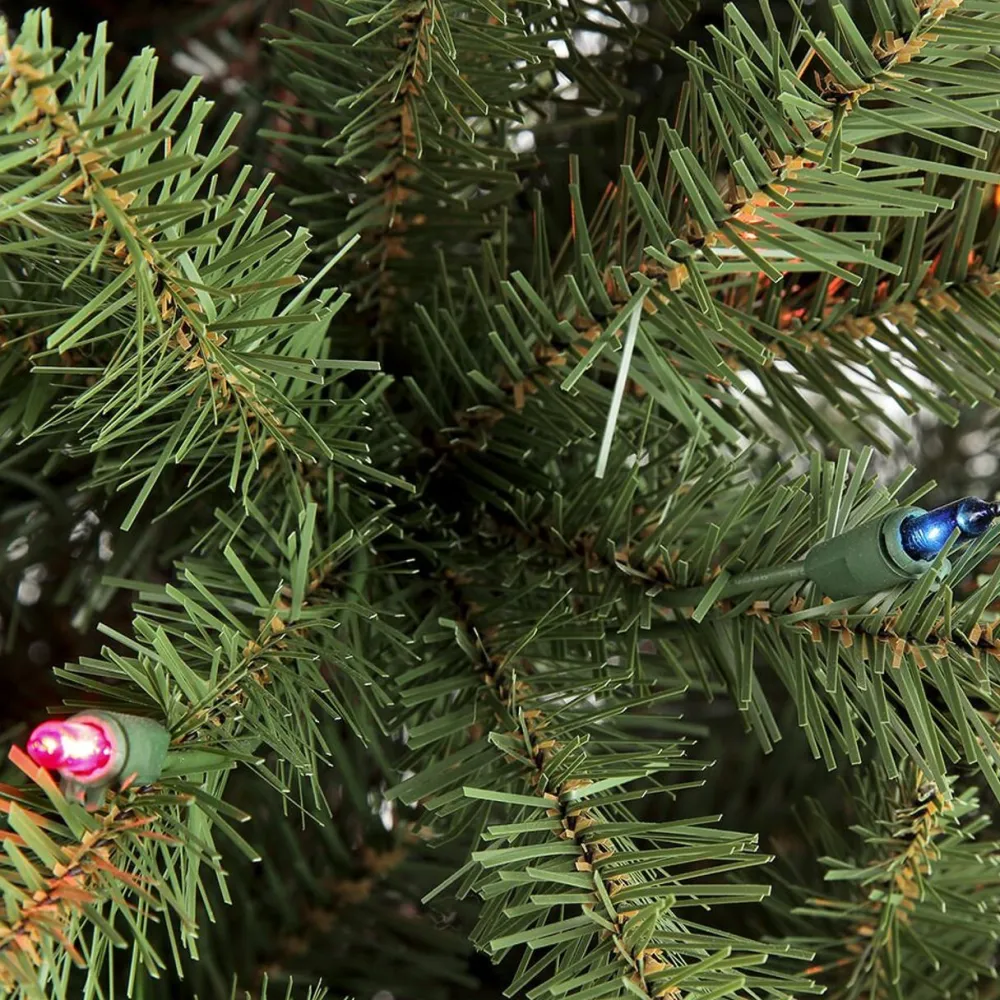 Pre-Lit Christmas Trees*The Holiday Aisle 4.5' H Green Realistic Artificial Fir Trees Christmas Tree With 250 Lights