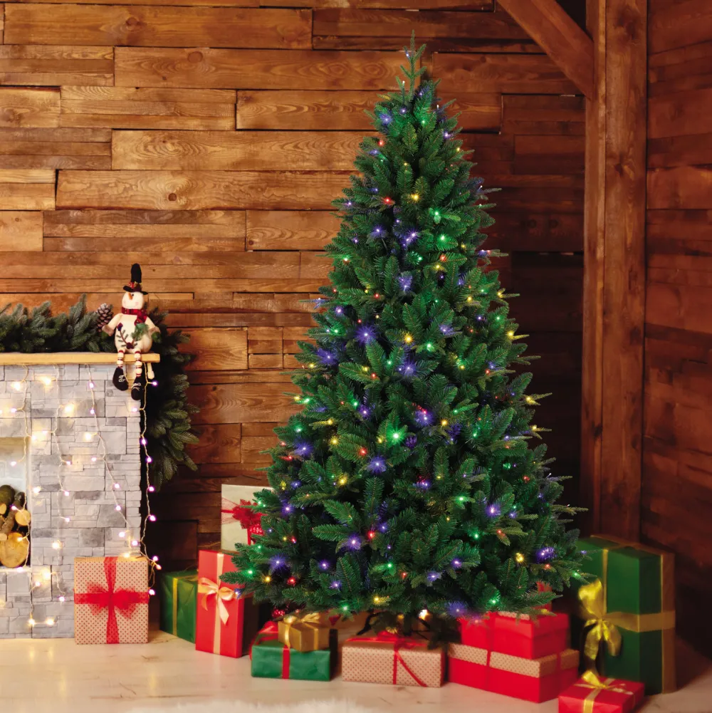 Pre-Lit Christmas Trees*The Holiday Aisle 7.5" H Green Realistic Artificial Christmas Tree With 600 Led Lights