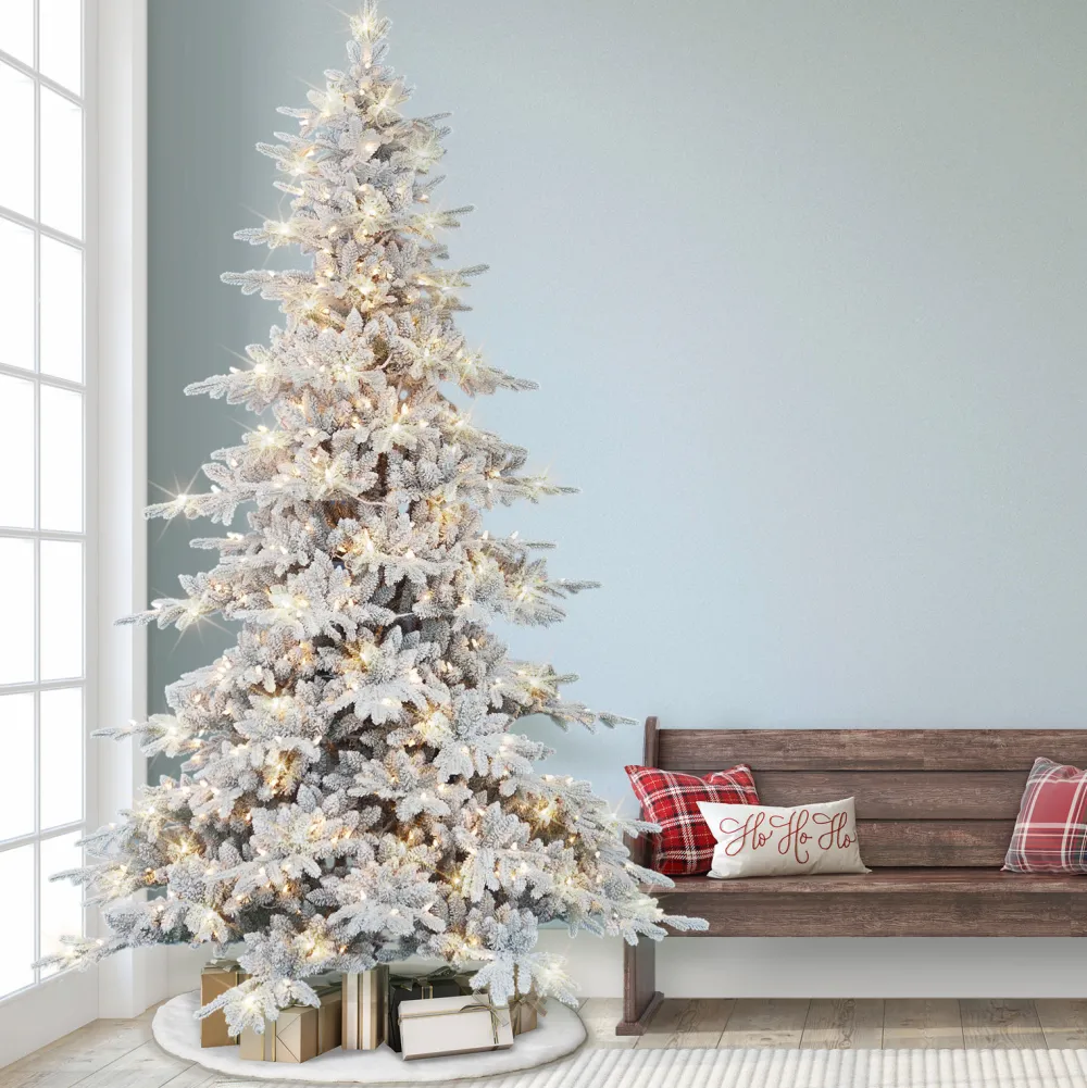 Pre-Lit Christmas Trees*The Holiday Aisle 9' H Green Realistic Artificial Fir Flocked/Frosted Christmas Tree With 800 Lights