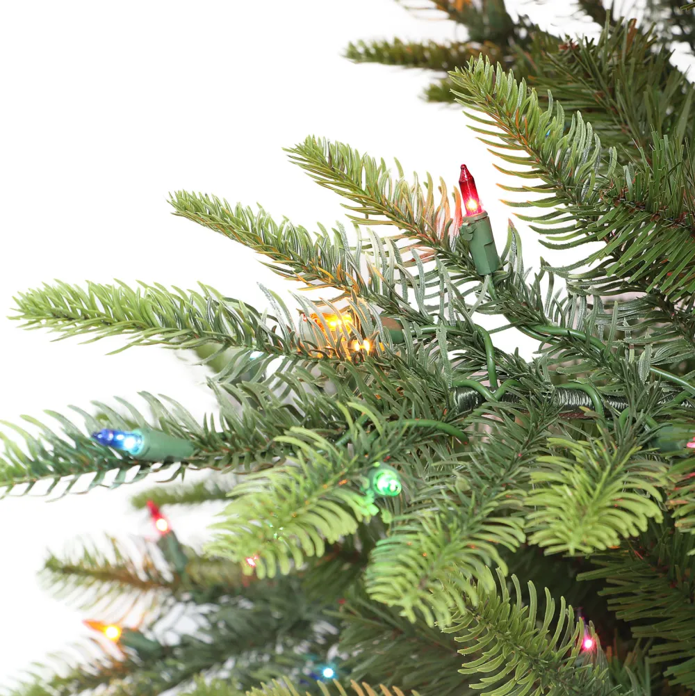 Pre-Lit Christmas Trees*The Holiday Aisle 4'5" H Green Realistic Artificial Fir Christmas Tree With 250 Lights