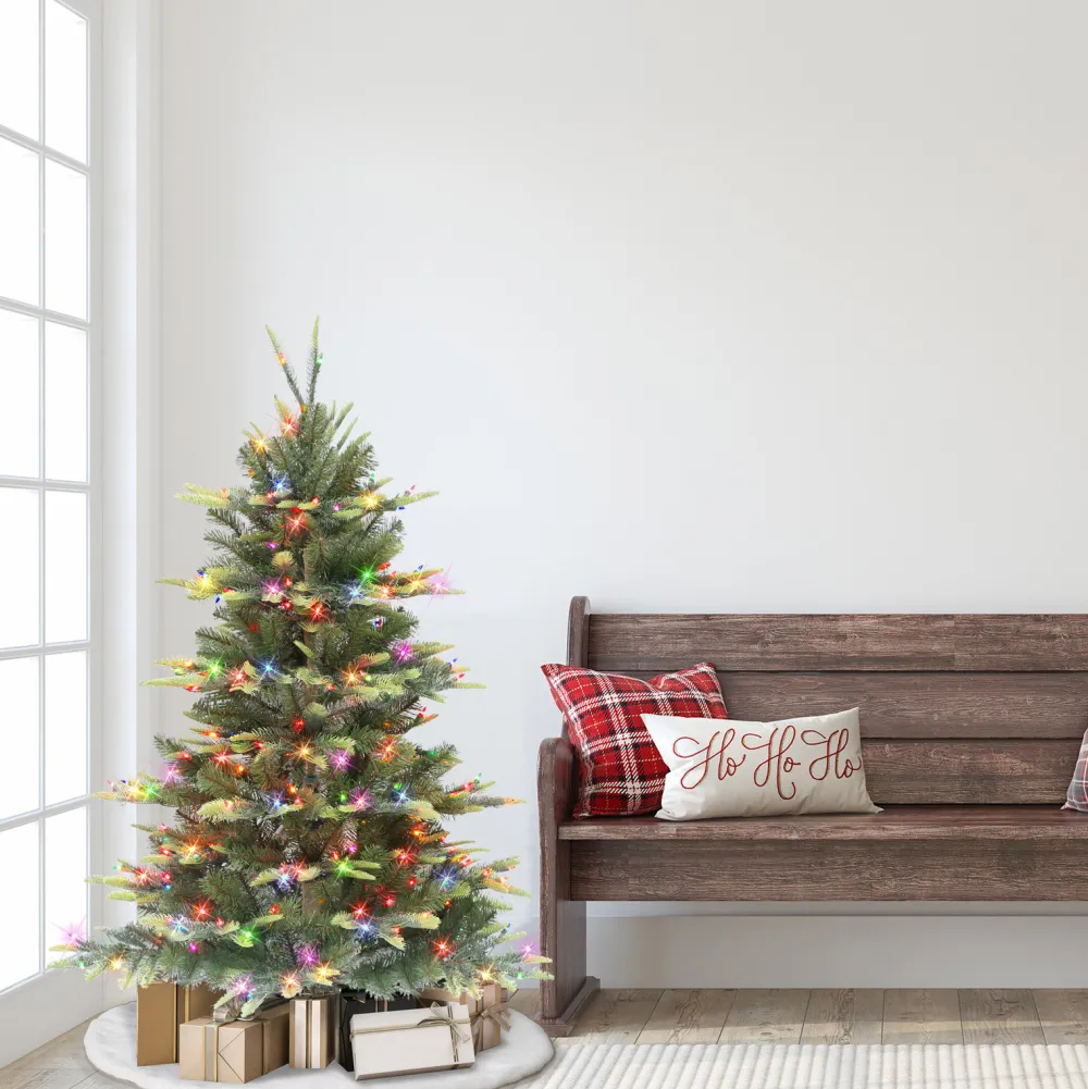 Pre-Lit Christmas Trees*The Holiday Aisle 4'5" H Green Realistic Artificial Fir Christmas Tree With 250 Lights