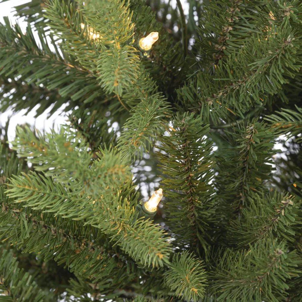 Pre-Lit Christmas Trees*The Holiday Aisle 5' H Green Realistic Artificial Pine Christmas Tree With 100 Led Lights And Berries