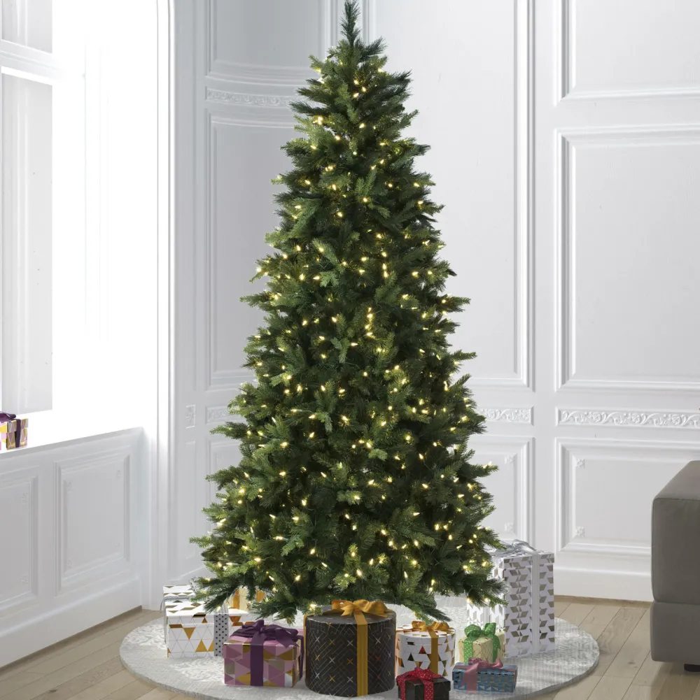 Pre-Lit Christmas Trees*The Holiday Aisle 78'' H Green Realistic Spruce Christmas Tree With 500 Led Lights