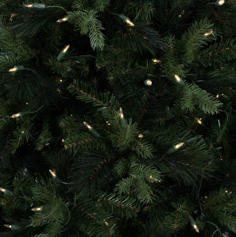 Pre-Lit Christmas Trees*The Holiday Aisle 78'' H Green Realistic Spruce Christmas Tree With 500 Led Lights