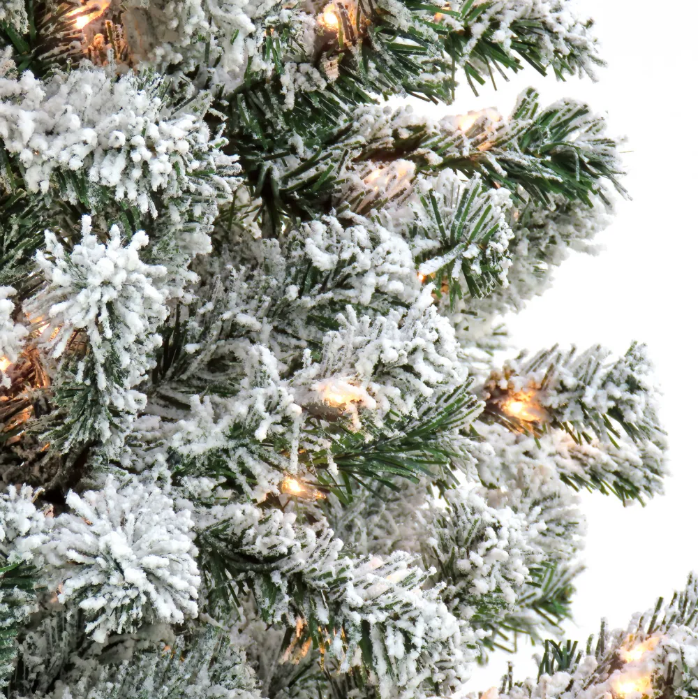 Pre-Lit Christmas Trees*The Holiday Aisle 90'' H Green Spruce Christmas Tree With 700 Led Lights