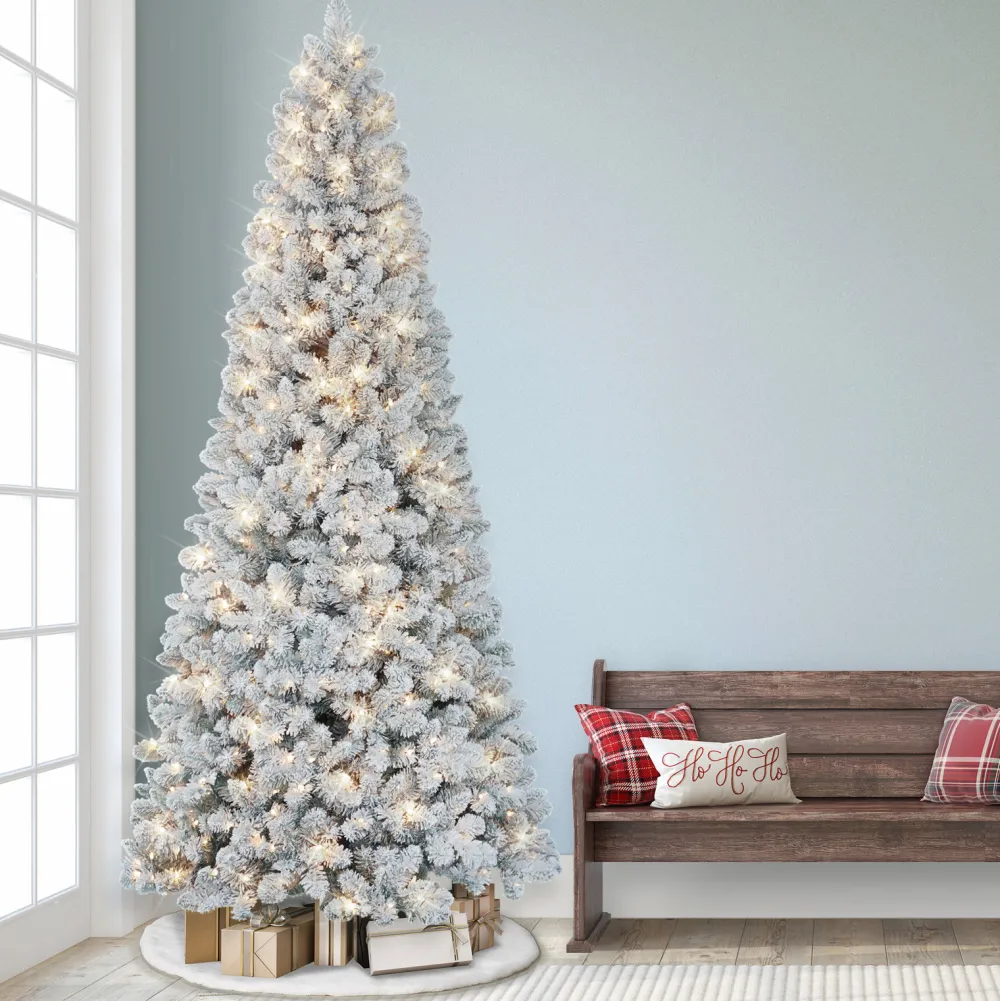 Pre-Lit Christmas Trees*The Holiday Aisle 9' H Slender Green Pine Christmas Tree With 700 Lights