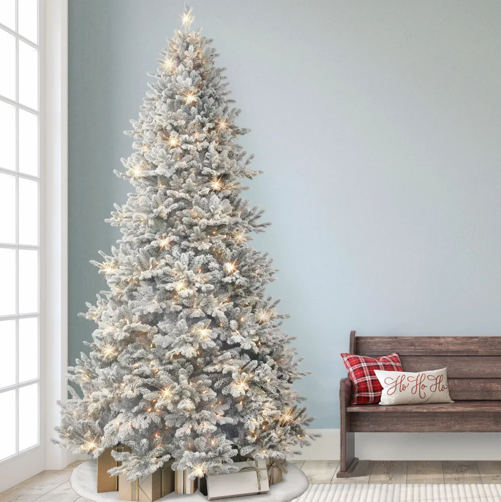 Pre-Lit Christmas Trees*The Holiday Aisle 9' H Slender Green Pine Christmas Tree With 900 Lights