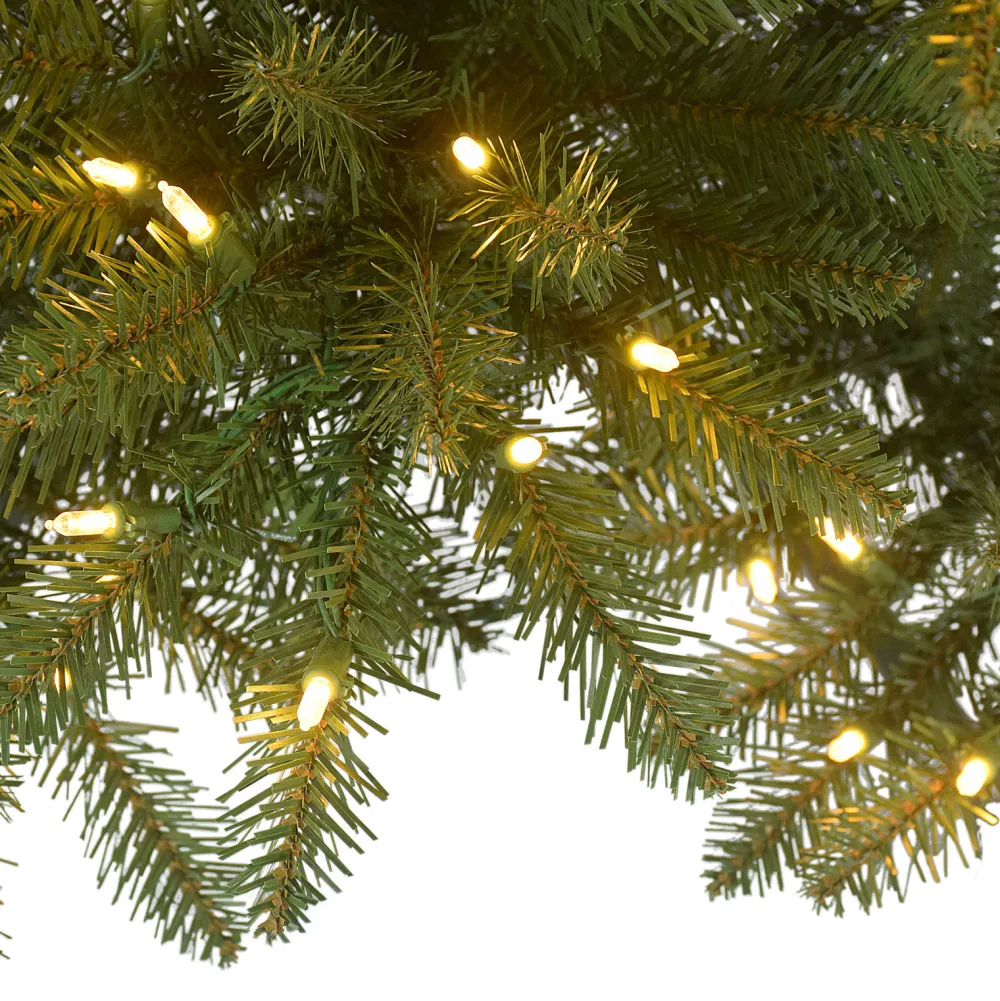 Pre-Lit Christmas Trees*The Holiday Aisle 9' H Slender Green Pine Christmas Tree With 800 Lights