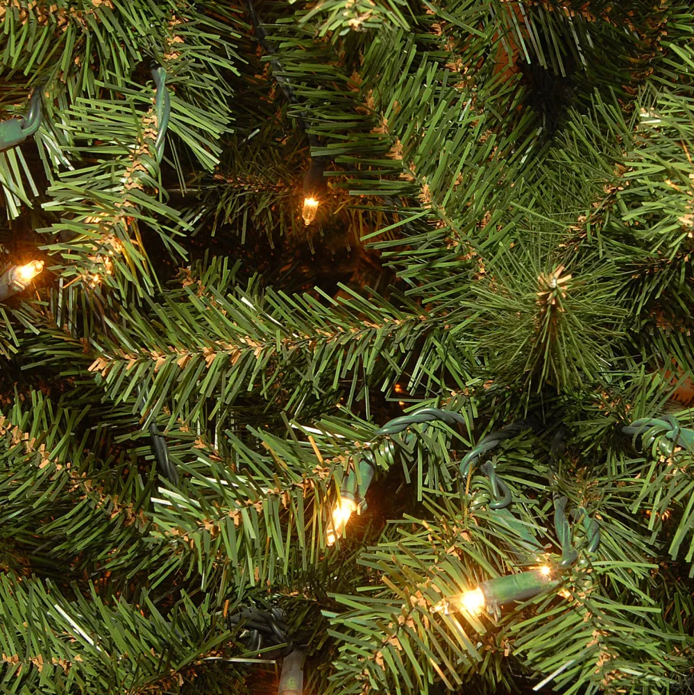 Pre-Lit Christmas Trees*The Holiday Aisle Aspen Spruce 7' Green Christmas Tree With 400 Clear/White Lights