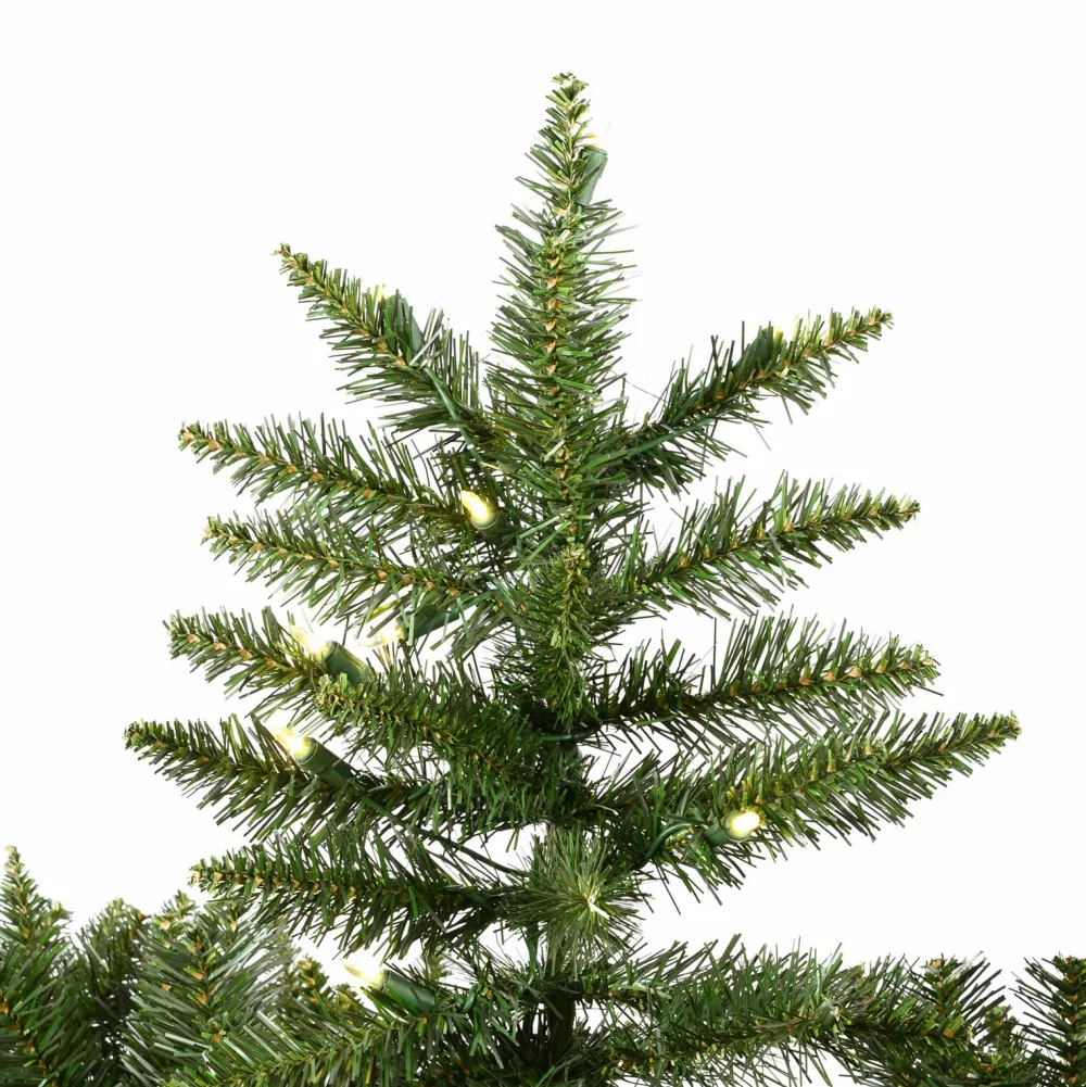 Pre-Lit Christmas Trees*The Holiday Aisle Beardstown Fir 7.5' Green Artificial Slim Christmas Tree With 585 Led Warm White Lights