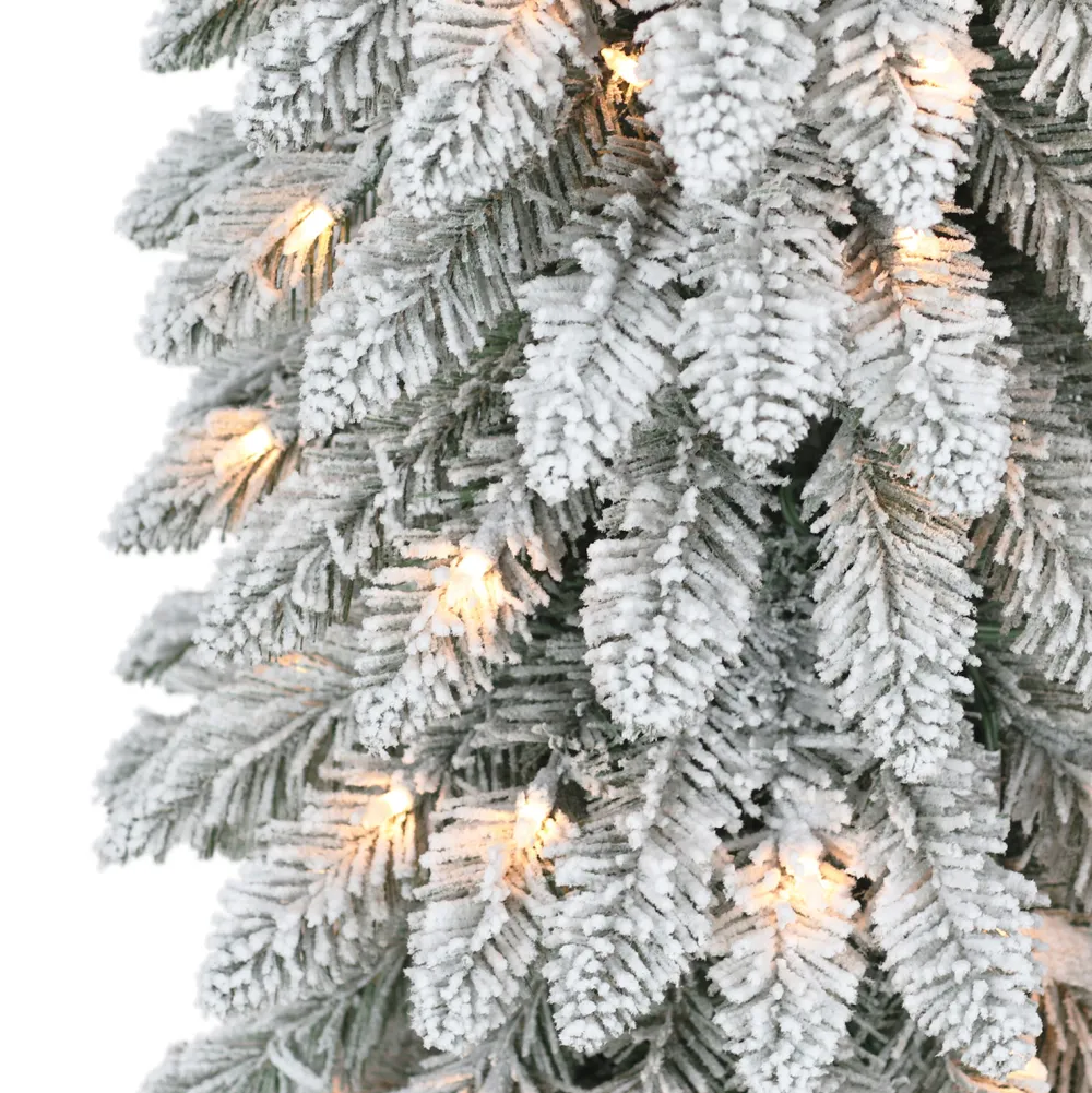 Pre-Lit Christmas Trees*The Holiday Aisle Graciana 7' H Slender Green Pine Christmas Tree With 150 Lights