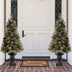 Pre-Lit Christmas Trees*The Holiday Aisle Green Artificial Christmas Tree With 100 Clear/White Lights