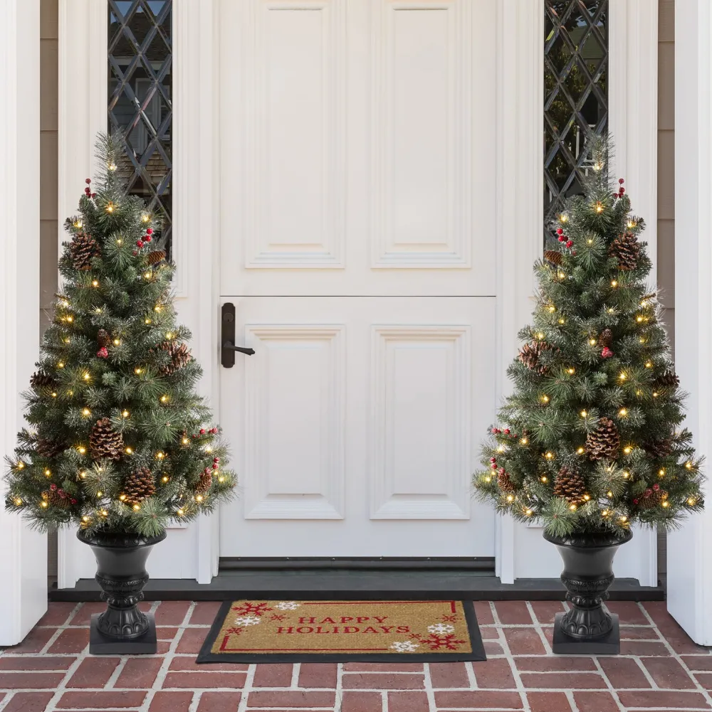 Pre-Lit Christmas Trees*The Holiday Aisle Green Artificial Christmas Tree With 100 Clear/White Lights