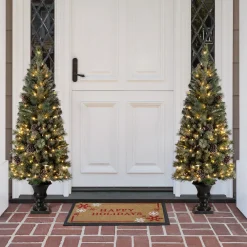 Pre-Lit Christmas Trees*The Holiday Aisle Green Artificial Christmas Tree With 100 Clear/White Lights