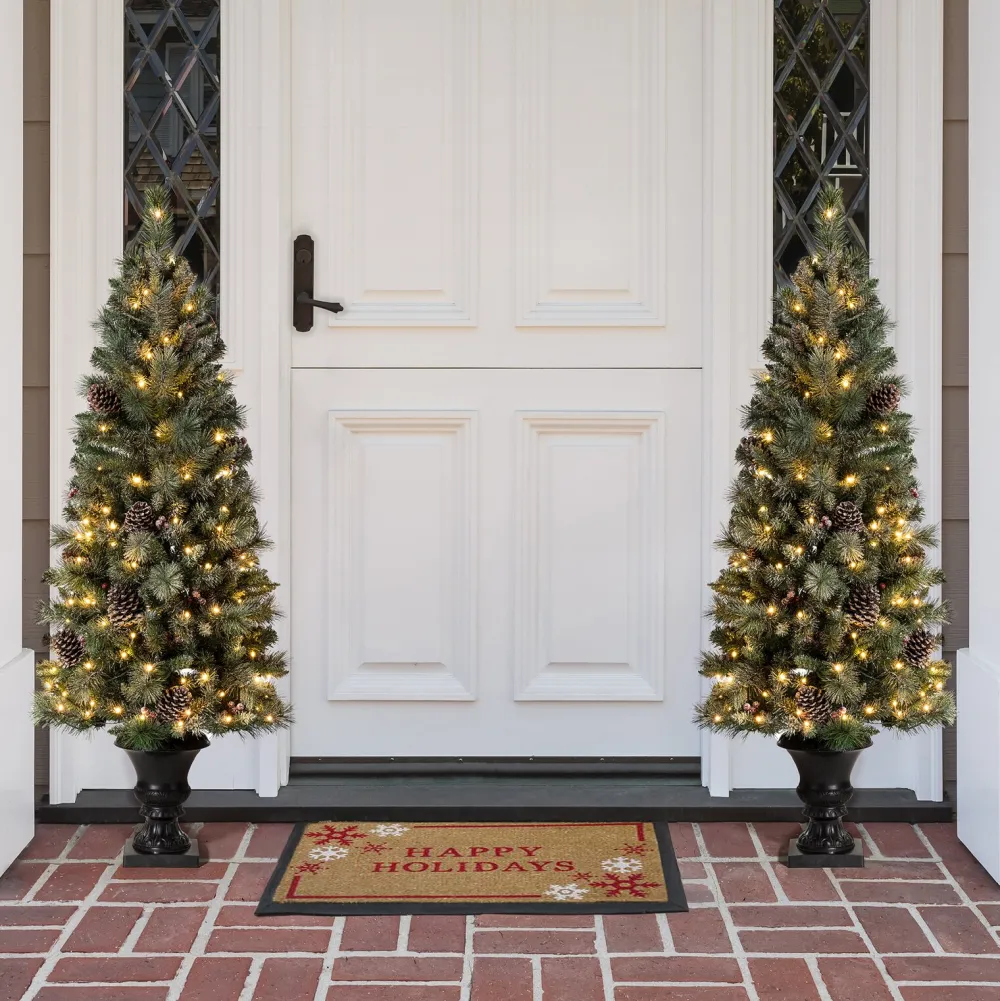 Pre-Lit Christmas Trees*The Holiday Aisle Green Artificial Christmas Tree With 100 Clear/White Lights