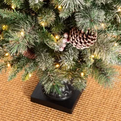 Pre-Lit Christmas Trees*The Holiday Aisle Green Artificial Christmas Tree With 100 Clear/White Lights