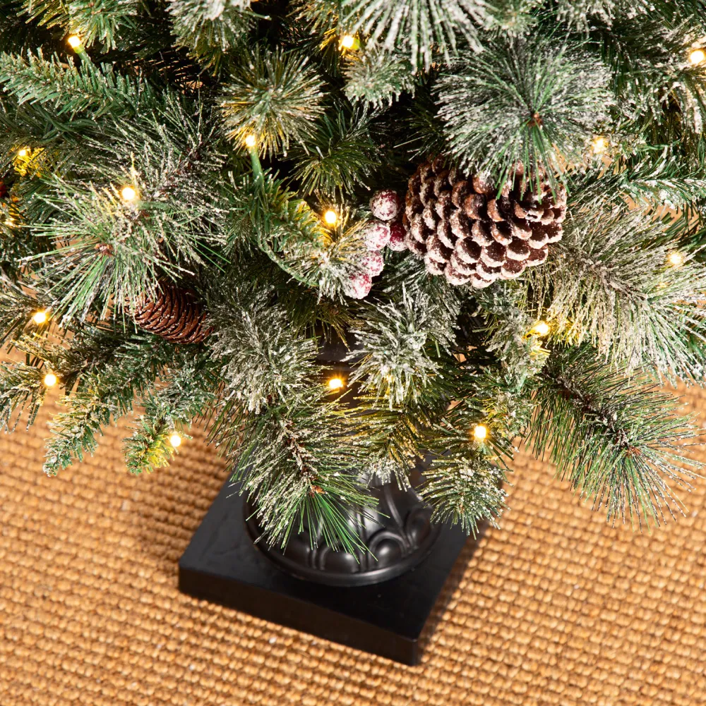 Pre-Lit Christmas Trees*The Holiday Aisle Green Artificial Christmas Tree With 100 Clear/White Lights