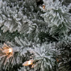 Pre-Lit Christmas Trees*The Holiday Aisle Green Spruce Flocked/Frosted Christmas Tree With 450 Lights