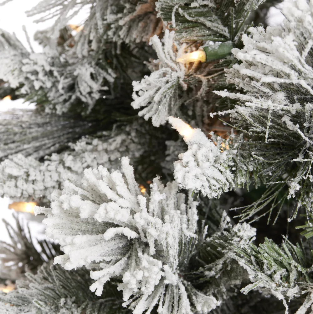 Pre-Lit Christmas Trees*The Holiday Aisle Home Heritage Prelit Artificial Christmas Tree With Pinecones