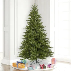 Pre-Lit Christmas Trees*The Holiday Aisle King 5.5' Green Spruce Trees Artificial Christmas Tree With 250 Led Clear/White Lights