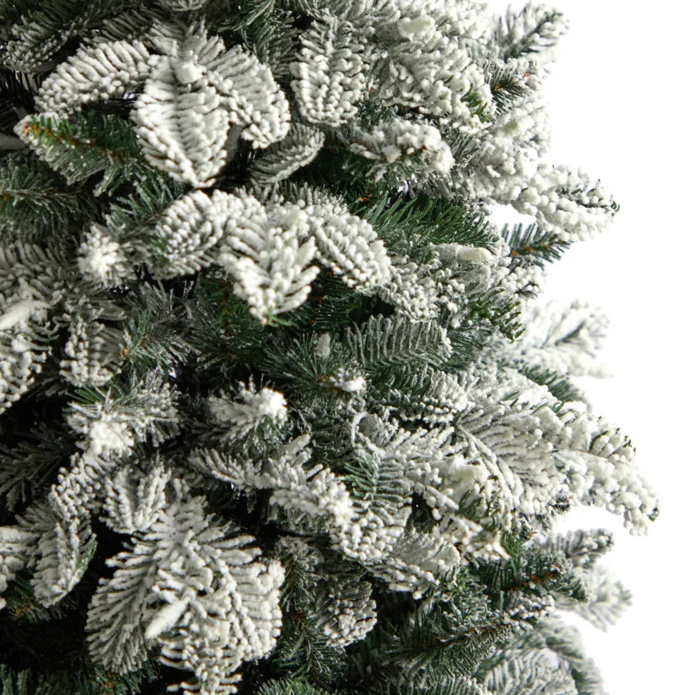Pre-Lit Christmas Trees*The Holiday Aisle North Carolina 8' Flocked Fir Artificial Christmas Tree With 650 Clear/White Light