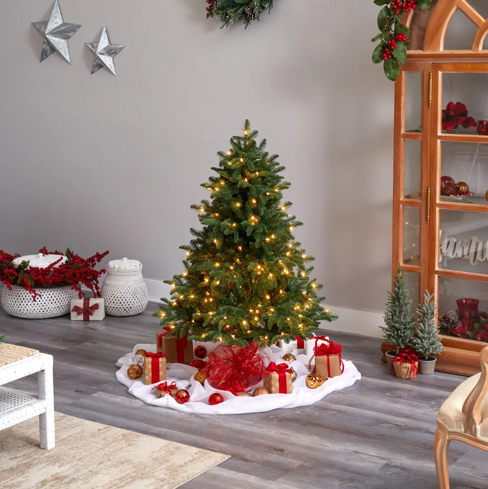 Pre-Lit Christmas Trees*The Holiday Aisle South Carolina 5' Green Spruce Artificial Christmas Tree With 300 Clear Lights